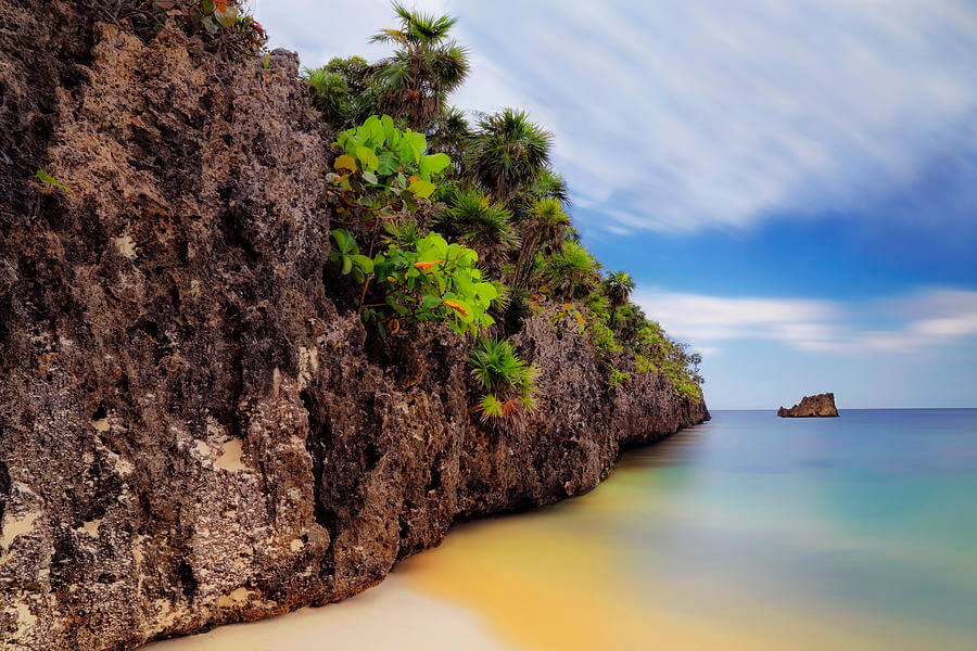 west-bay-beach-at-isla-roatan-